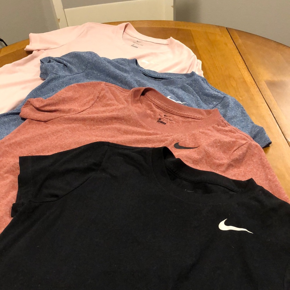 4 Nike T-Shirts